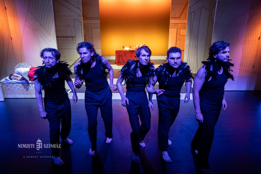 A tizenkét varjú (fotó: Nemzeti Színház) A tizenkét varjú (fotó: Nemzeti Színház)